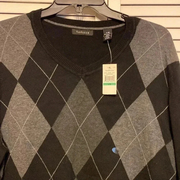 Van Heusen  VNeck Sweater Size Large NWT - Picture 3 of 6